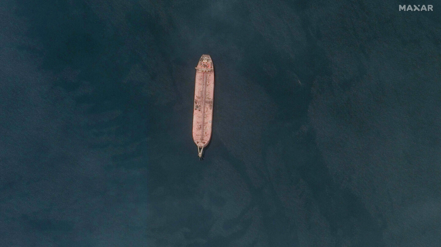 SOS para desactivar "la bomba de relojería" flotante que amenaza con una catástrofe ecológica