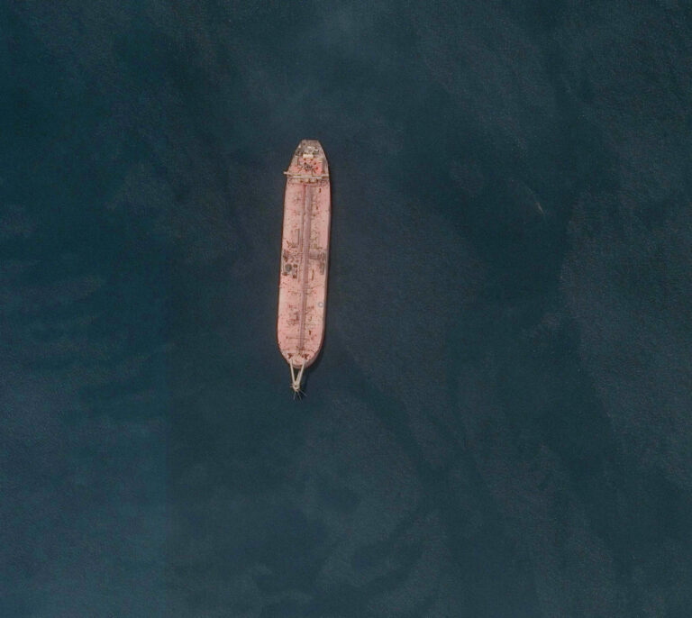 SOS para desactivar "la bomba de relojería" flotante que amenaza con una catástrofe ecológica