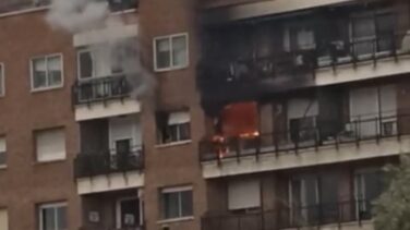 Muere una pareja de ancianos en el incendio de su vivienda en Ventas en Madrid