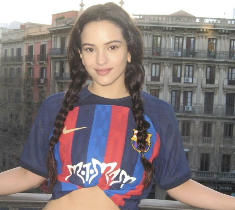 Rosalía canta una versión "Motomami" del himno del Barça