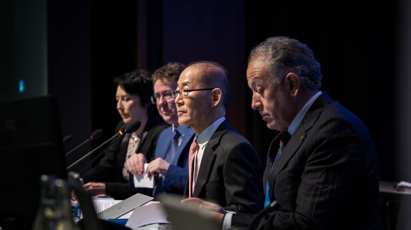 Sesión del IPCC, presidida por Hoesung Lee.