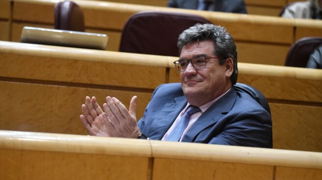 El PP insta al Gobierno a debatir sobre el deterioro de la sanidad en España en el Senado El ministro de Inclusión, Seguridad Social y Migraciones, José Luis Escrivá, durante una sesión de control al Gobierno en el Senado.