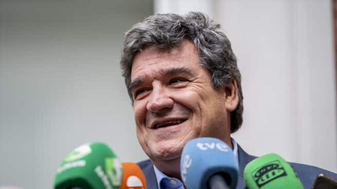 Escrivá preside un acto en el marco de la Semana de la Administración Abierta El ministro de Inclusión Seguridad Social y Migraciones, José Luis Escrivá, atiende a los medios tras un evento.