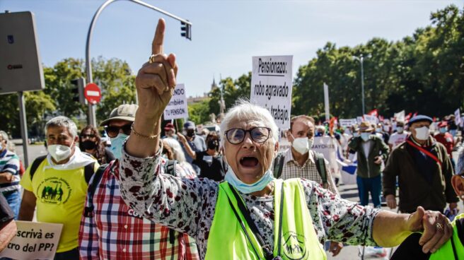 Una manifestación en Madrid clama contra el recorte en pensiones y en servicios públicos