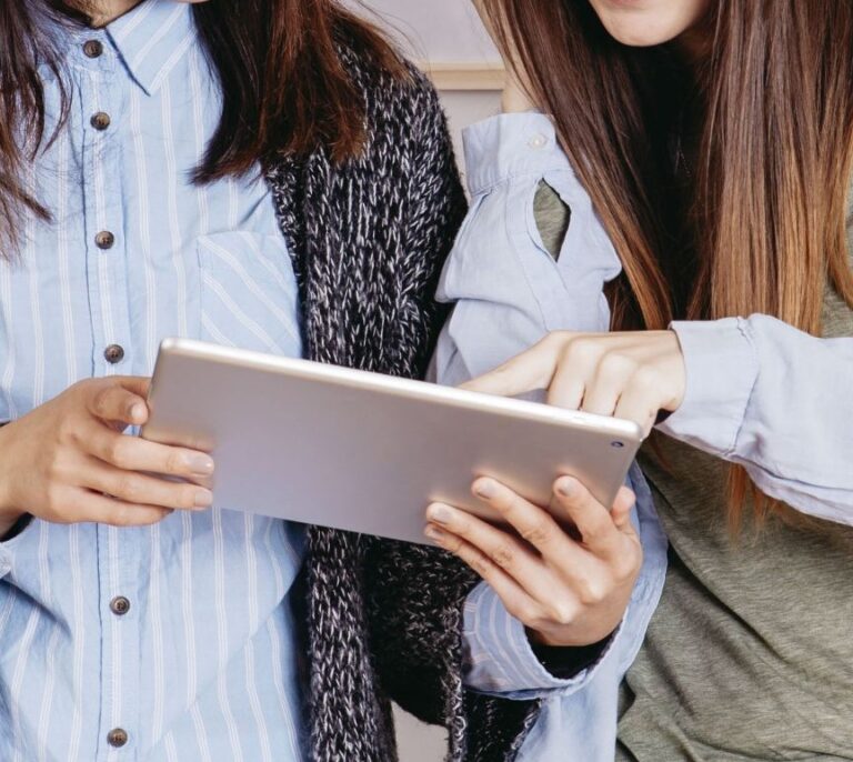 Las empresas tecnológicas se comprometen con la contratación de mujeres