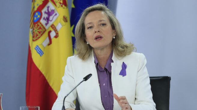 Nadia Calviño Carrefour cesta de la compra La vicepresidenta primera del Gobierno y ministra de Economía, Nadia Calviño durante la rueda de prensa tras el Consejo de Ministros celebrado en el Palacio de la Moncloa este martes.