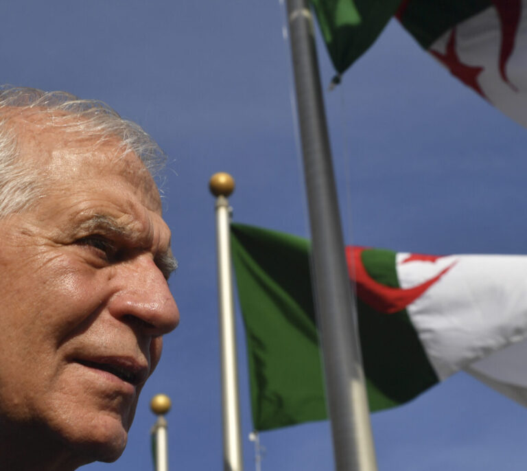 Borrell pide en Argelia el fin de las trabas comerciales impuestas a España