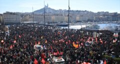 Francia amenaza con paralizar el transporte del país por la jubilación a los 64 años