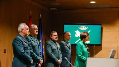 ¿Qué hacen cuatro tenientes generales en la dimisión de la directora de la Guardia Civil?