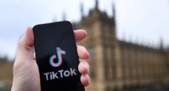 Italia investiga a TikTok por un reto autolesivo denominado "la cicatriz francesa"