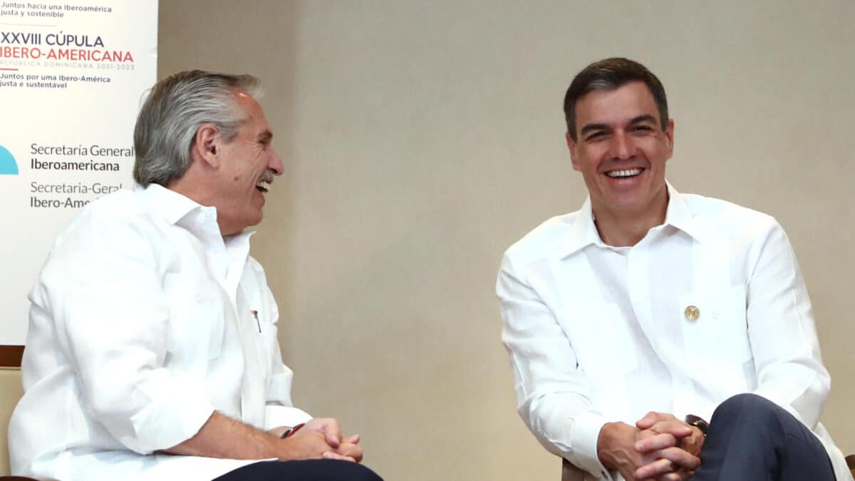 Pedro Sánchez, reunido con el argentino Alberto Fernández en la República Dominicana.