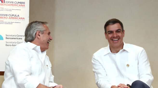Pedro Sánchez, reunido con el argentino Alberto Fernández en la República Dominicana.
