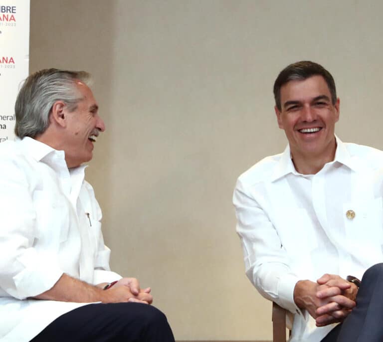 Moncloa llama "ignorante" a Feijóo por la Cumbre Iberoamericana y el PP acusa al Gobierno de mentir