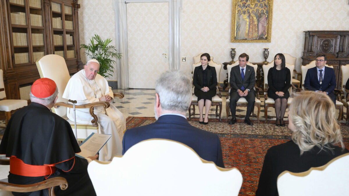El Papa recibe a las autoridades madrileñas.