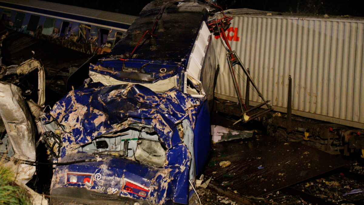 Al menos 36 muertos en Grecia al chocar un tren de pasajeros y un mercancías
