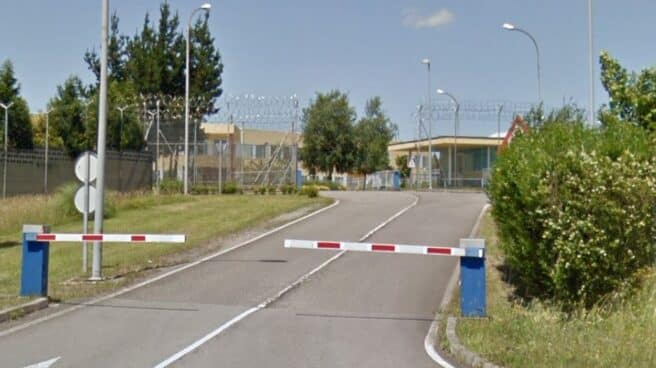 Entrada de la prisión de Asturias. Entrada de la prisión de Asturias.