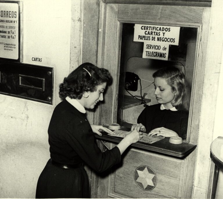 La incorporación de la mujer al mundo laboral está arraigada al servicio postal