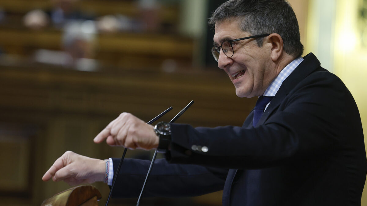 MADRID, 22/03/2023.- El portavoz del PSOE, Patxi López, durante su intervención en la segunda y última jornada del debate de la moción de censura que impulsa Vox, con Ramón Tamames de candidato, contra el Gobierno del socialista Pedro Sánchez, este miércoles en el Congreso de los Diputados. EFE/ Chema Moya