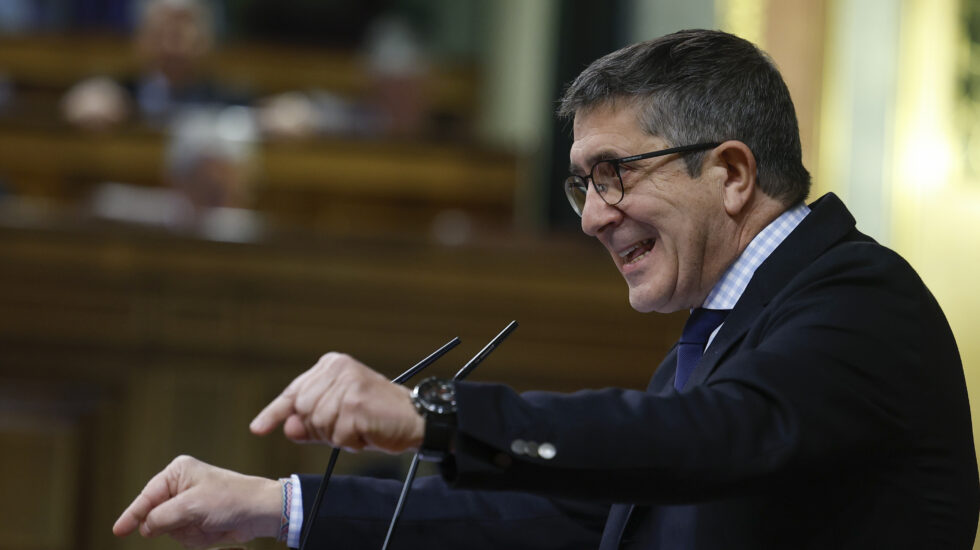 MADRID, 22/03/2023.- El portavoz del PSOE, Patxi López, durante su intervención en la segunda y última jornada del debate de la moción de censura que impulsa Vox, con Ramón Tamames de candidato, contra el Gobierno del socialista Pedro Sánchez, este miércoles en el Congreso de los Diputados. EFE/ Chema Moya