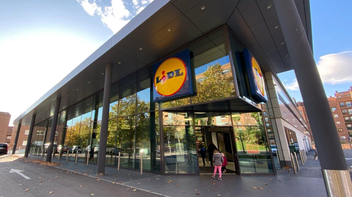 Entrada de supermercado Lidl Madrid abierto en semana santa 2023