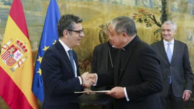 El Gobierno acuerda con la Iglesia el pago de dos impuestos de los que estaba exenta