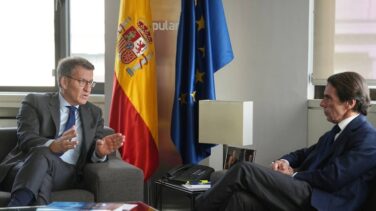 Feijóo recibe a Aznar en la sede del PP en la primera visita del expresidente en cinco años
