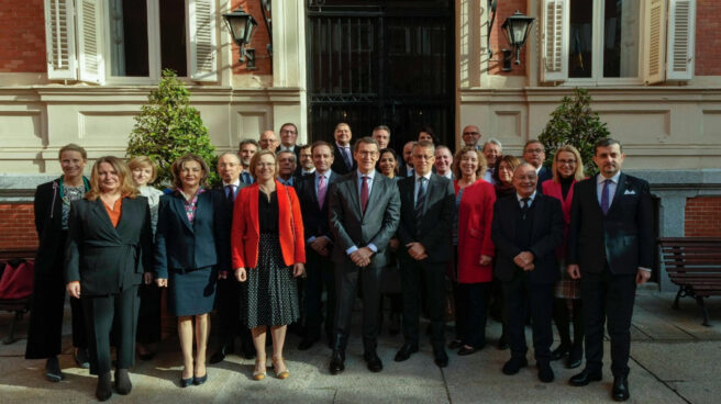 Alberto Núñez Feijóo, este martes, reunido con los embajadores en España de los países miembro de la Unión Europea.