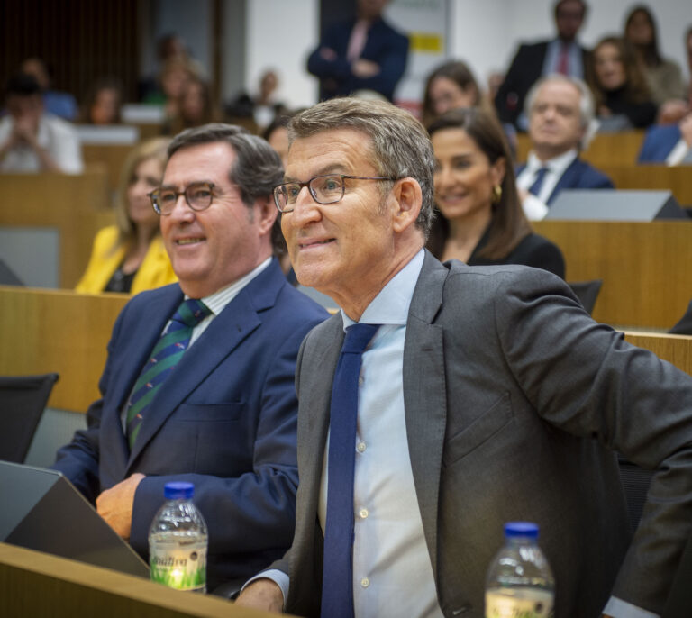 Feijóo integra en la fundación del PP a un exministro portugués y un secretario de Estado de Aznar
