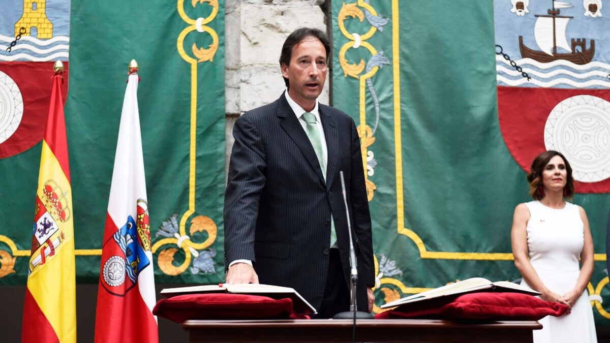 El consejero cántabro de Obras Públicas, Ordenación del Territorio y Urbanismo, José Luis Gochico, en su toma de posesión.