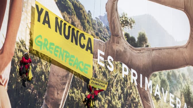 Greenpeace trolea la campaña de El Corte Inglés:  "Ya nunca es primavera"