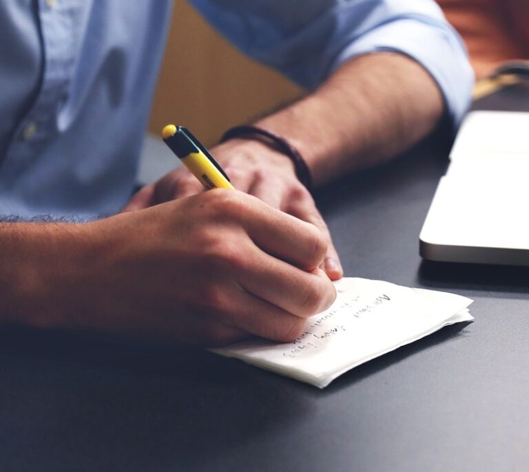 La RAE devuelve la tilde a la palabra 'sólo'