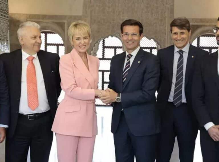 Tres dimisiones en el Consejo Asesor de Inteligencia Artificial por los vínculos del Gobierno con Emiratos Árabes