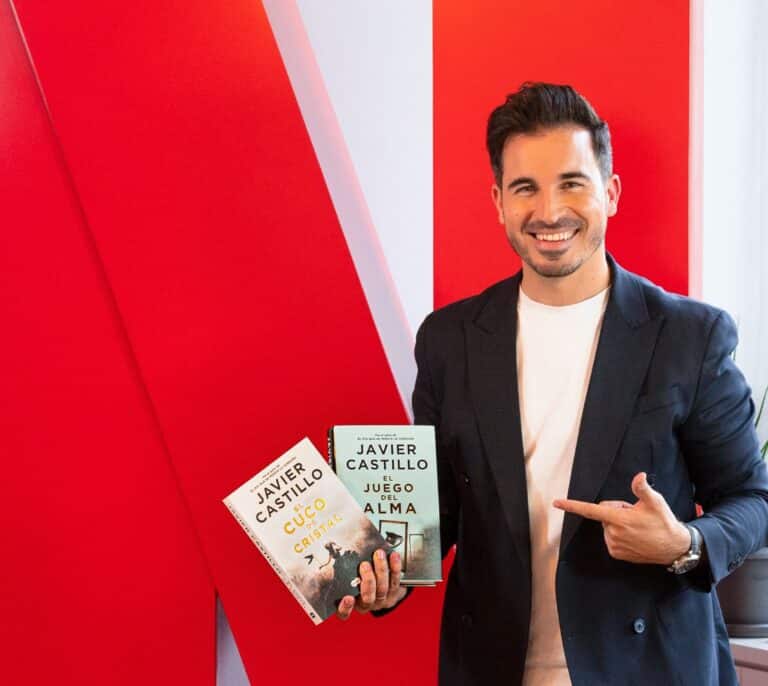Javier Castillo anuncia una segunda temporada de 'La chica de nieve' en Netflix
