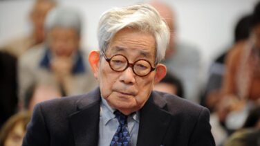 Muere Kenzaburo Oe a los 88 años, premio Nobel de Literatura