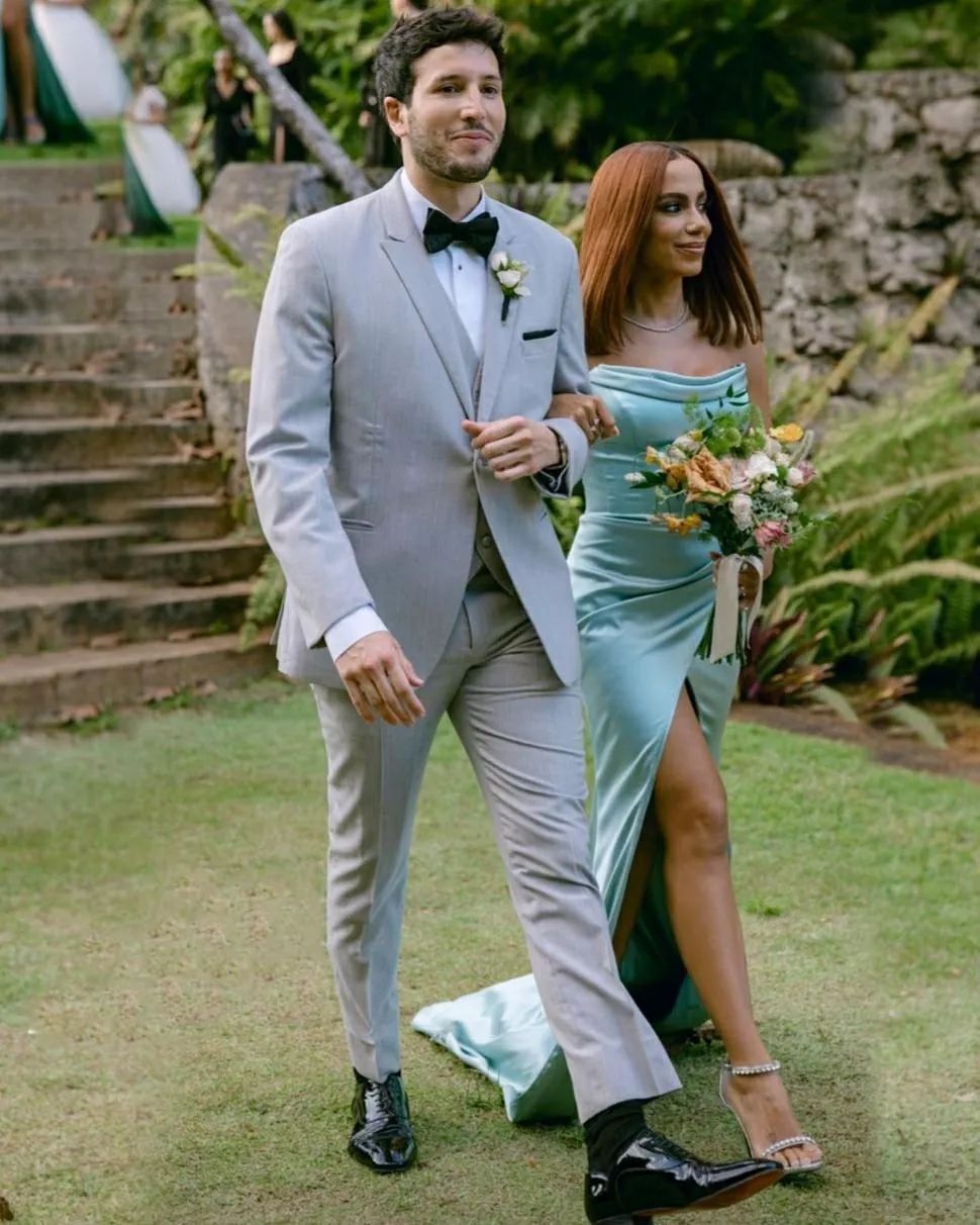 Anitta y Sebastian Yatra en la boda de Lele Pons