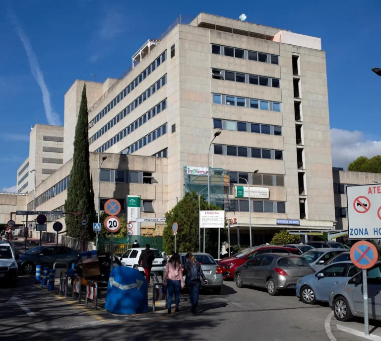 Un menor de 12 años en estado grave tras caer por un balcón en Mijas (Málaga)