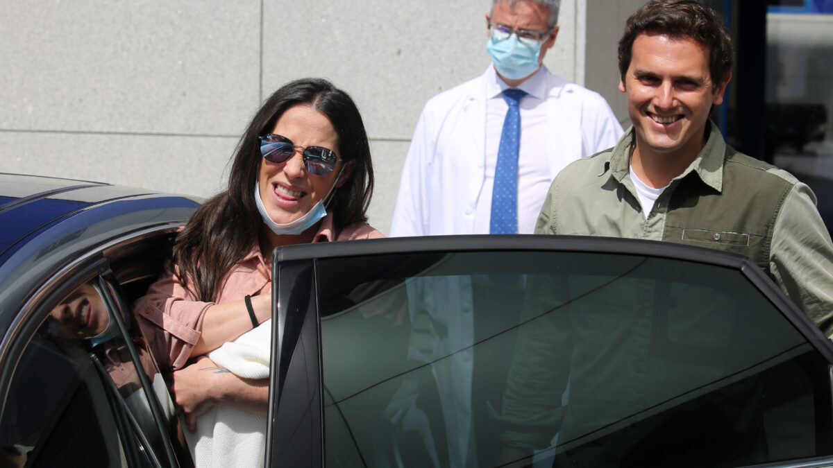 Malú y Albert Rivera reciben el alta médica tras el nacimiento de su hija Lucía, en Madrid