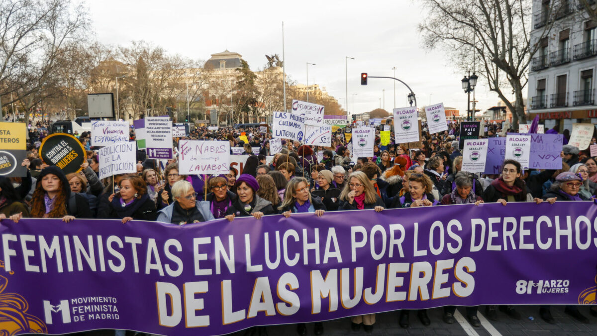 Asistentes durante la manifestación organizada por el Movimiento Feminista de Madrid con motivo del Día de la Mujer.