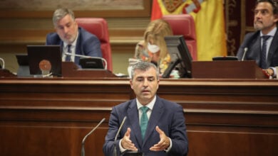 El presidente del PP canario confirma que el 'mediador' le informó hace un año de maniobras en su contra