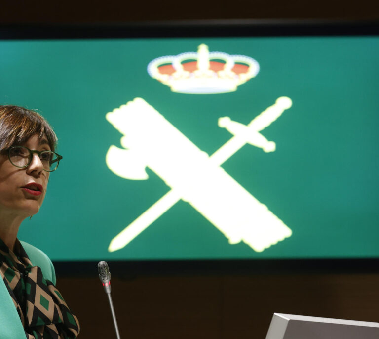 La exdirectora de la Guardia Civil se habría comprado un piso al contado en Málaga tras ingresar su marido 3,1 millones
