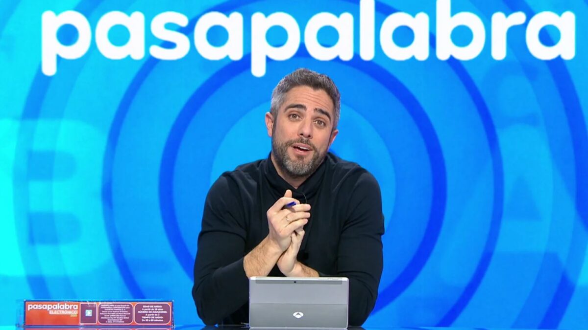Roberto Leal, presentador de Pasapalabra, en la ronda de programas en la que se da el mayor bote de la historia, en 2023