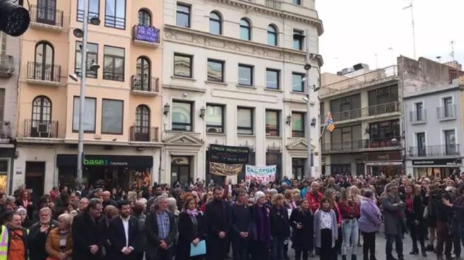 Concentración en el Ayuntamiento de Badalona Concentración en el Ayuntamiento de Badalona
