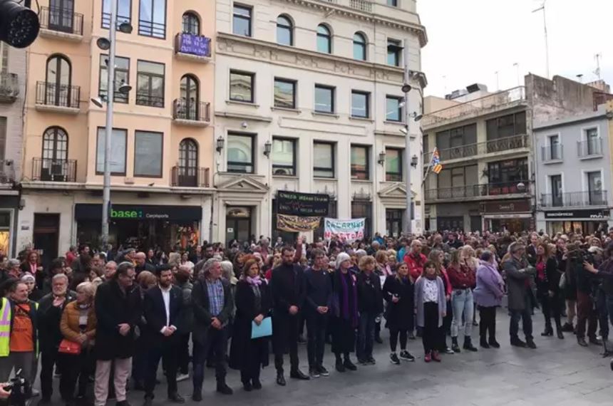 Concentración en el Ayuntamiento de Badalona