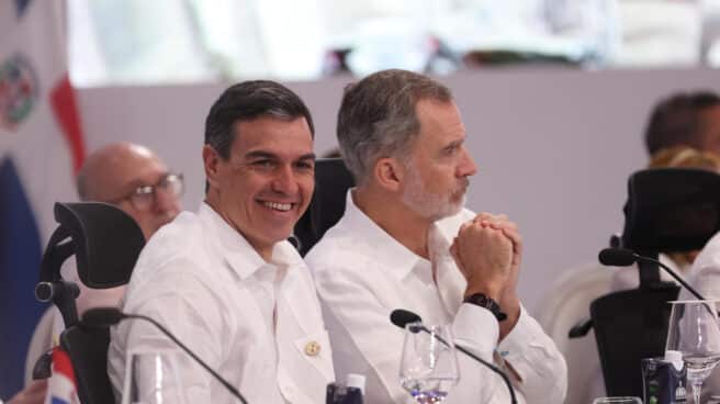 Pedro Sanchez and Felipe VI during the meeting of the Ibero-American Summit in Santo Domingo.