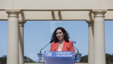Ayuso en Valencia: "El 28-M podemos poner 8.000 mociones de censura a Sánchez"
