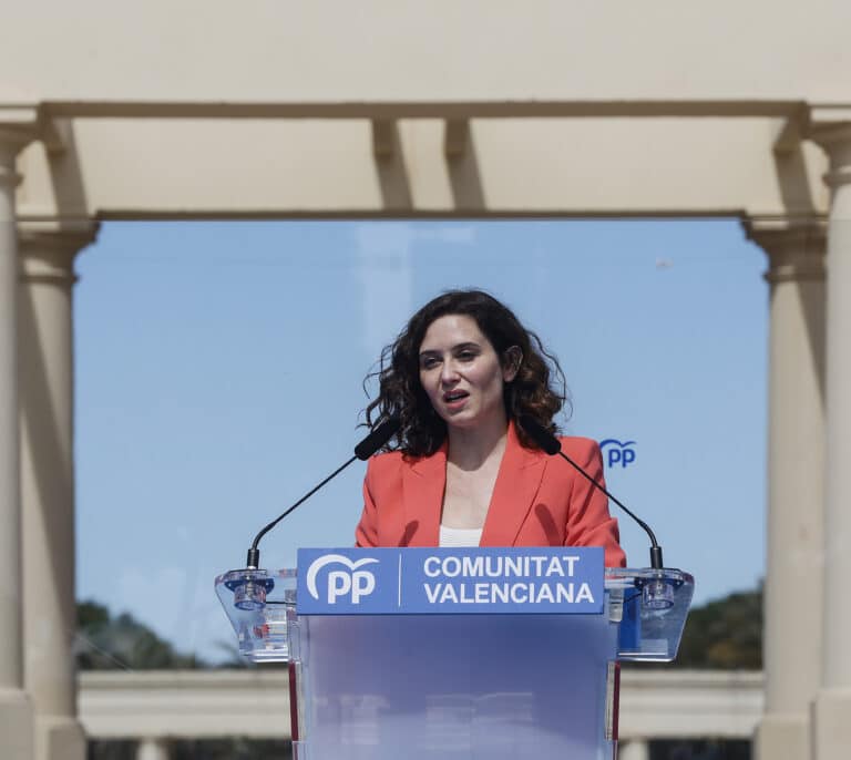 Ayuso en Valencia: "El 28-M podemos poner 8.000 mociones de censura a Sánchez"