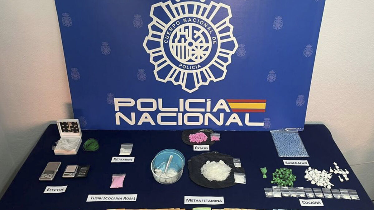 Imagen de material y dinero incautados durante una operación de la Policía Nacional que ha culminado con la detención del bailarín y coreógrafo español Rafael Amargo