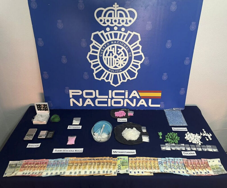 Imagen de material y dinero incautados durante una operación de la Policía Nacional que ha culminado con la detención del bailarín y coreógrafo español Rafael Amargo