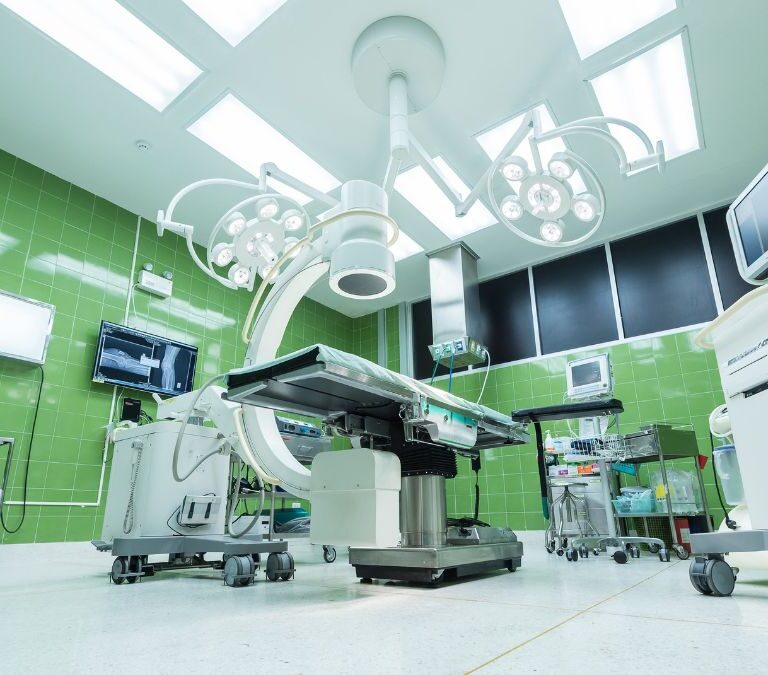 Catalanes y madrileños, los que más ingresan en hospitales y recurren a la red privada