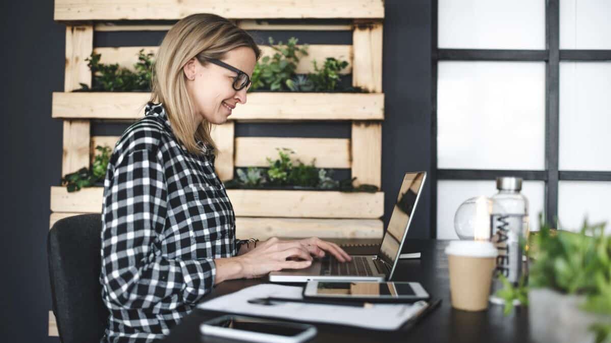 Un tercio de los empleados españoles tienen en cuenta la sostenibilidad en sus compras empresariales